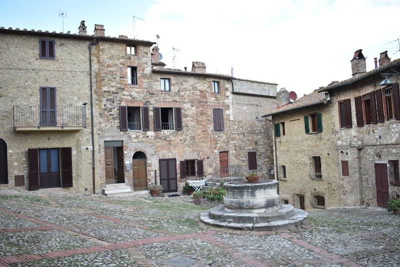 Piazza Vecchietta - Image 2