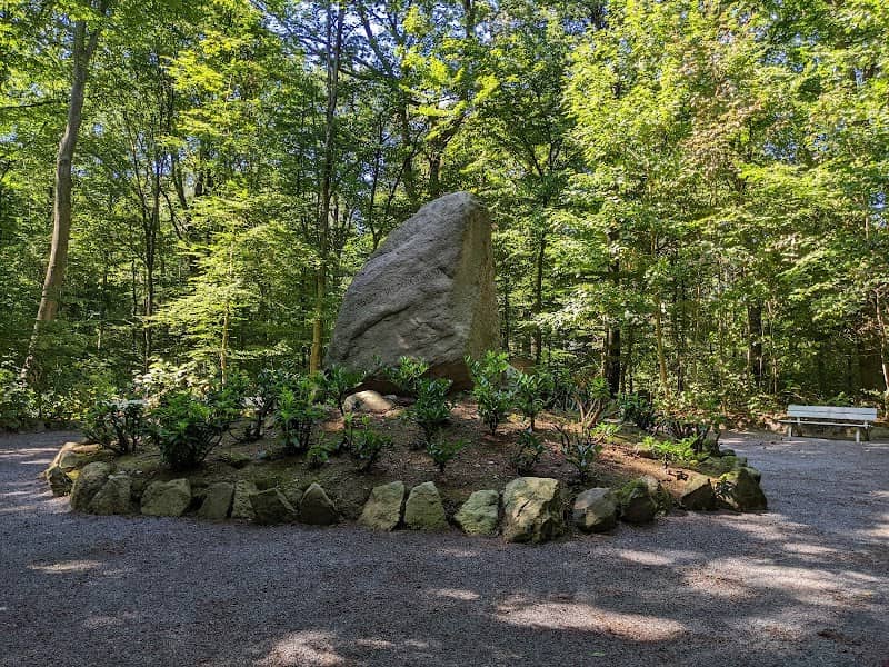 Am Mahnmal - Image 1