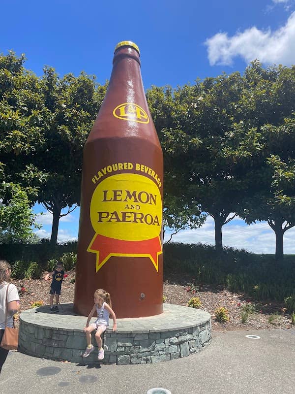 Giant Lemon & Paeroa Bottle - Image 1