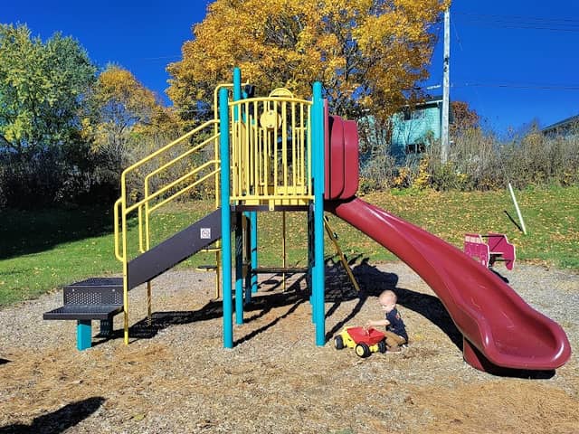 Meadowglen Park - Image 2