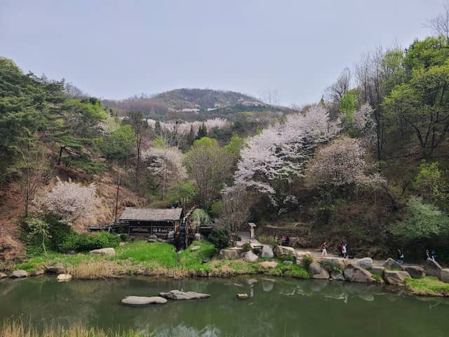 Hongjecheon Artificial Waterfall - Image 1