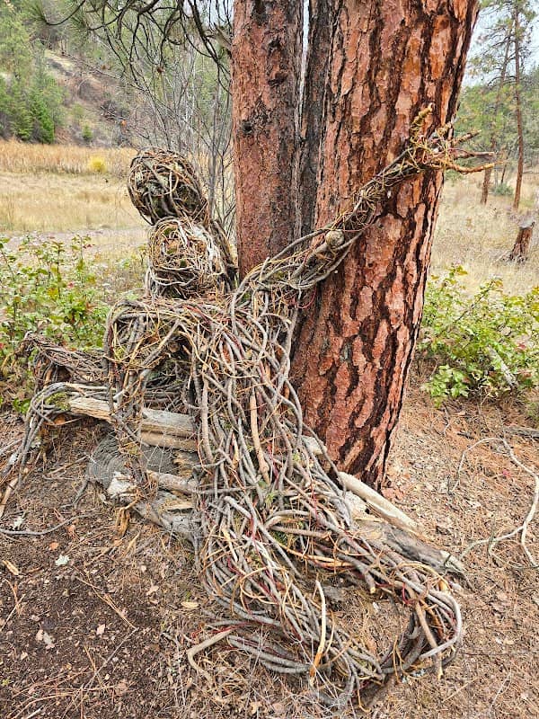 Vine sculpture - Image 1