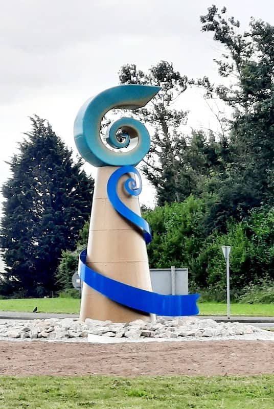 "The Well of Wisdom" sculpture - Image 2