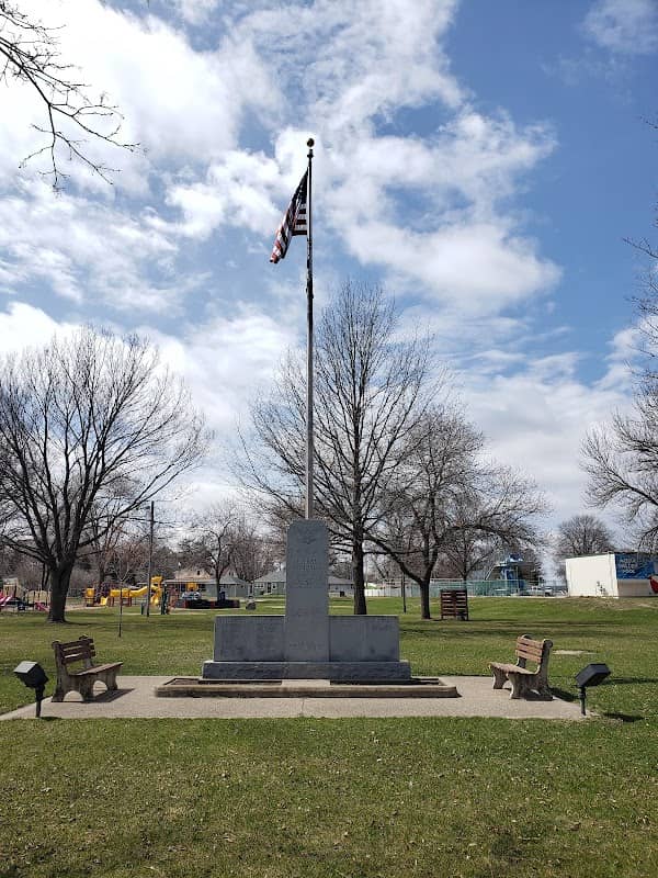 Veterans Memorial - Le Sueur - Image 1