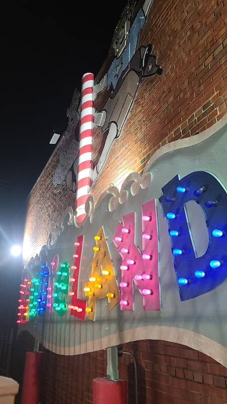 Kiddieland Amusement Park Sign - Image 1