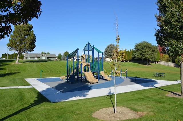 Columbia Center Estates Park - Image 1