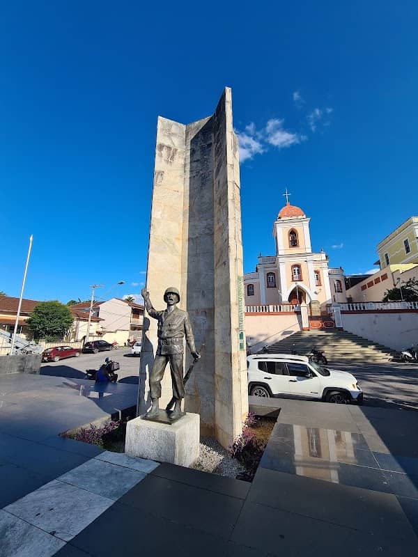 Monument to the Crusaders - Image 1