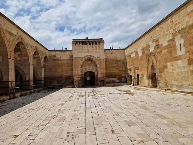 Saruhan Kervansaray - Image 2
