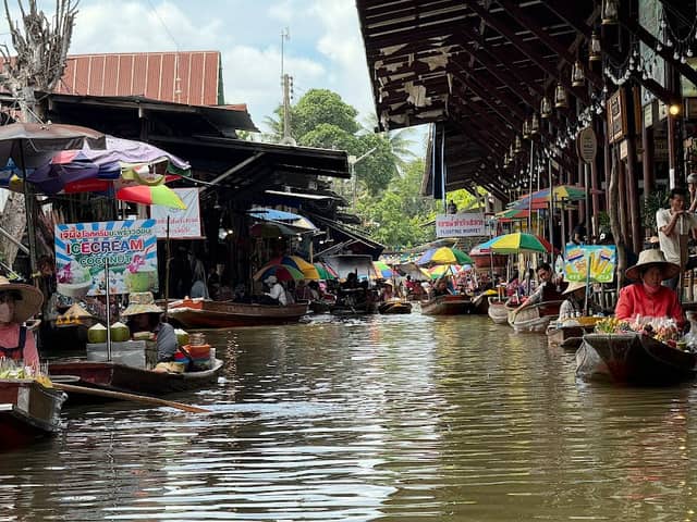 Yuwanda Pier, Damnoen Saduak Floating Market - Image 1