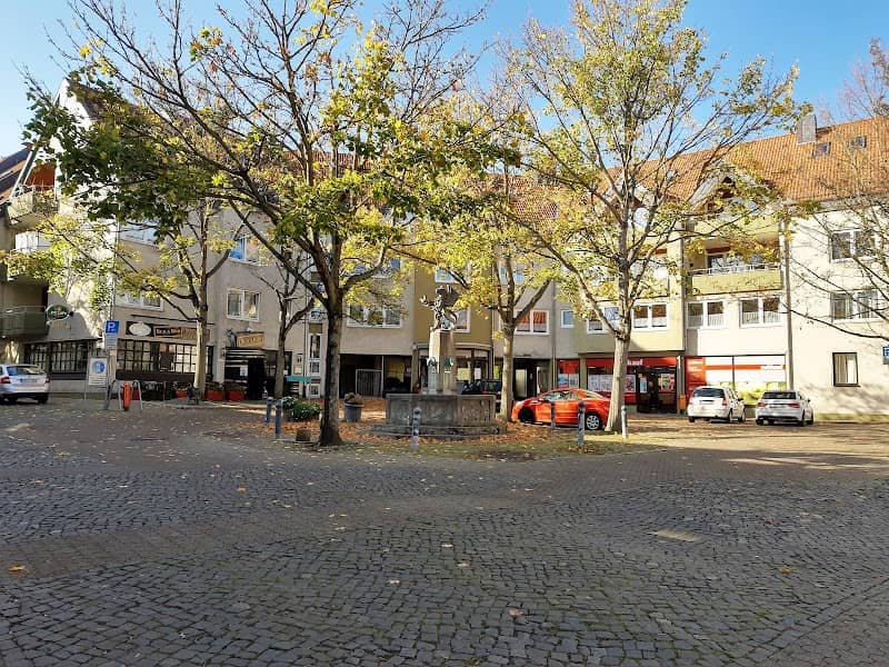 Greifplatz Brunnen - Image 1