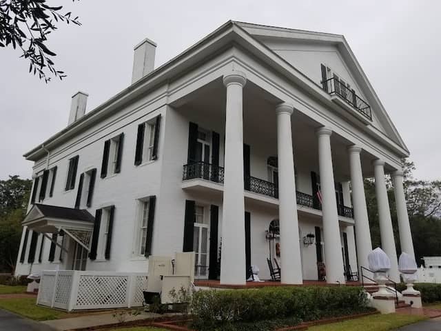 Oaklawn Manor - Image 1