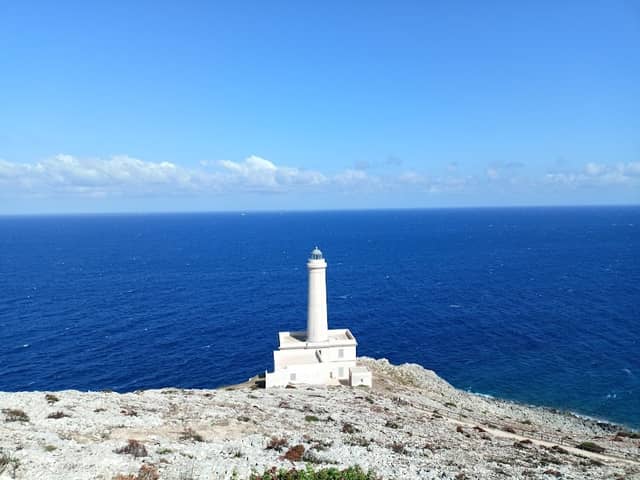 Il Volo di Aracne / I luoghi / 3# Faro di Punta Palacia - Image 1