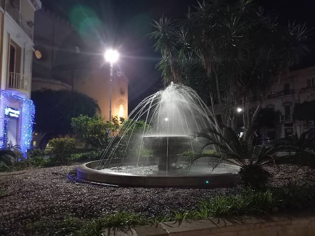 Fontana largo San Giacomo - Image 1
