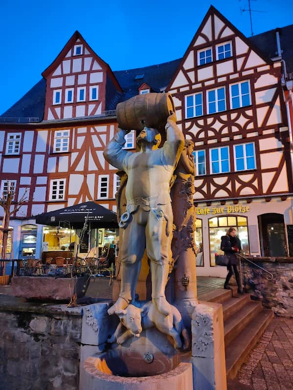 Ritter Hattstein-Brunnen - Image 1