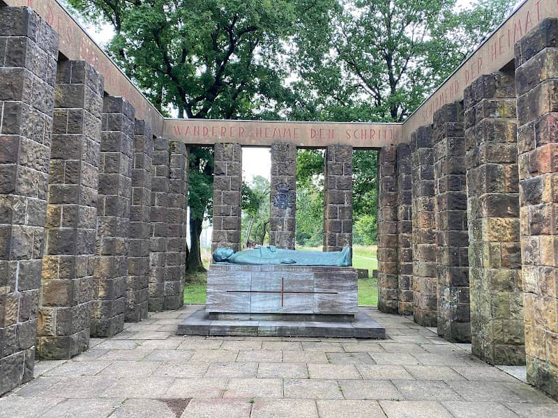 Ehrenmal auf dem Tönsberg (Oerlinghausen) - Image 1