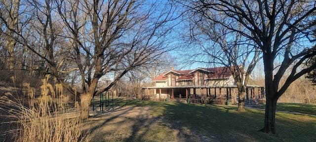 Lower Grandview Drive Park - Image 1