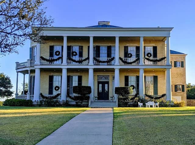 Giddings Stone Mansion - Image 3