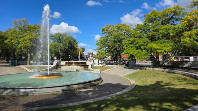 Gates Circle - Image 1