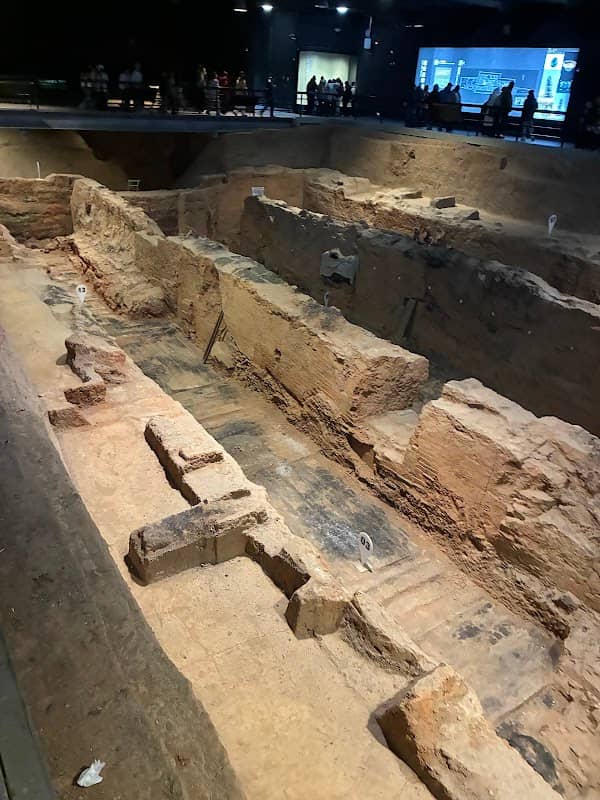 First Qin Emperor Mausoleum Museum - Image 1