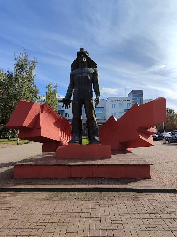 Pamyatnik Shakhteru - Image 1