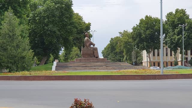 Amir Temur Monument - Image 3
