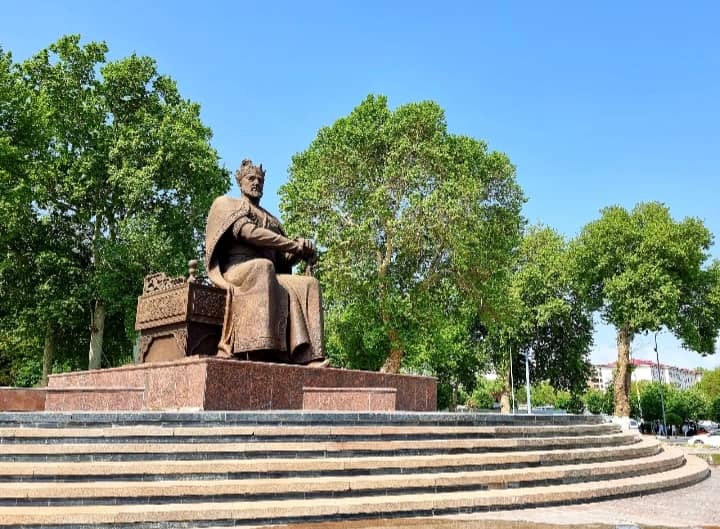 Amir Temur Monument - Image 1