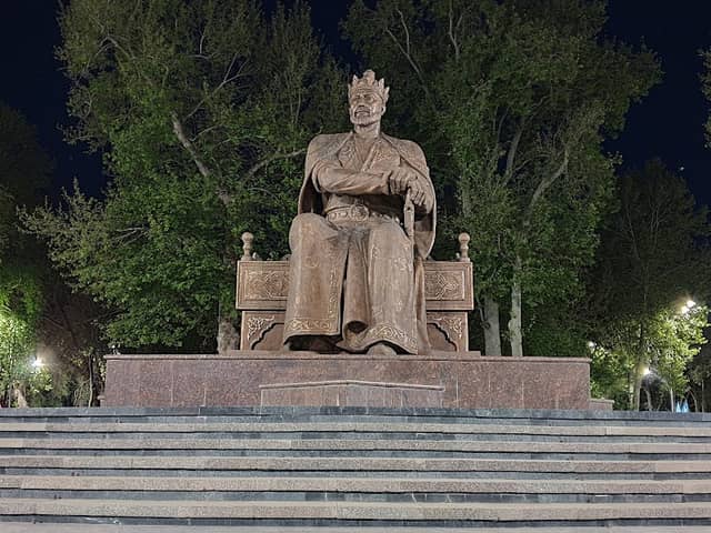 Amir Temur Monument - Image 2