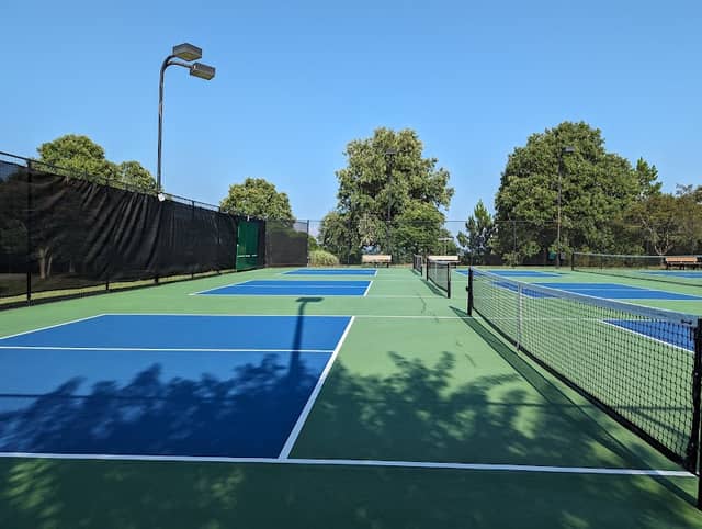 Courts On Sterling - Image 1