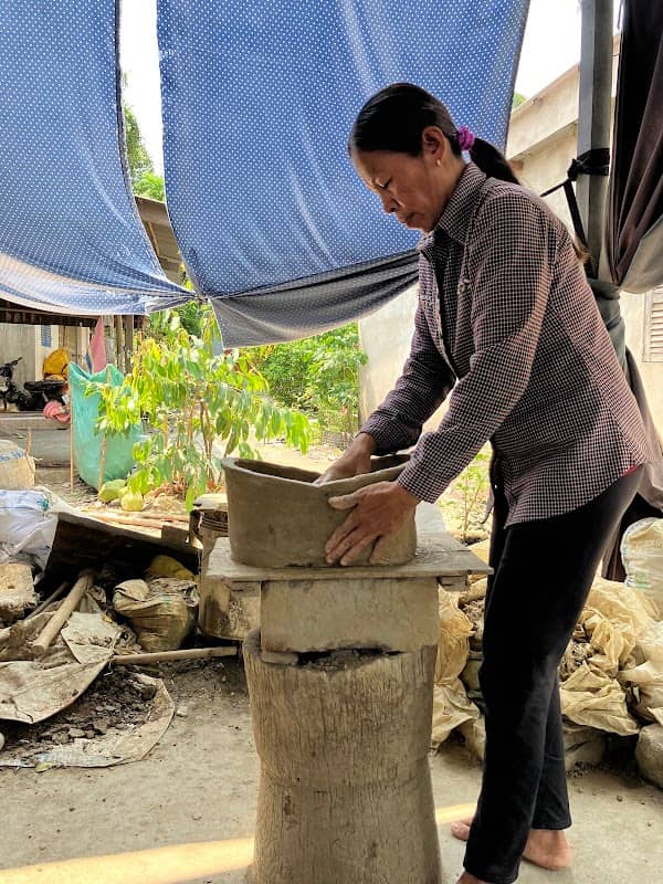 Gốm thủ công Khmer - Neang Sóc Nát - Image 1