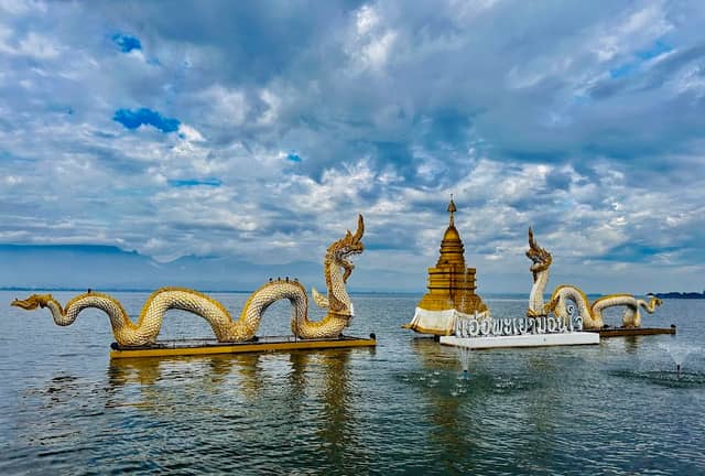 Phayao Naga Statues - Image 1