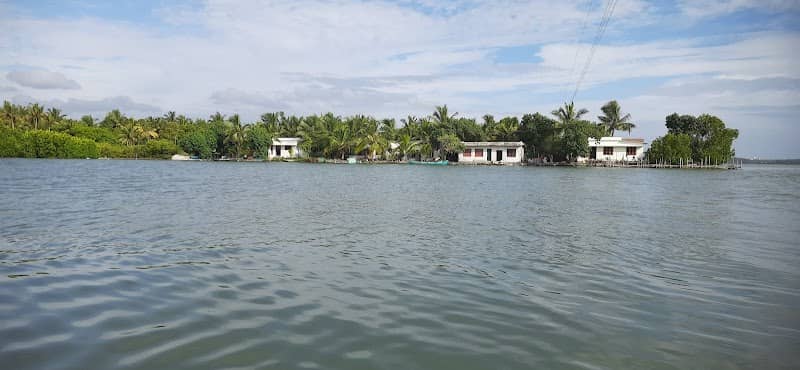 Pulimoottil Kadavu പുളിമൂട്ടിൽ കടവ് - Image 1