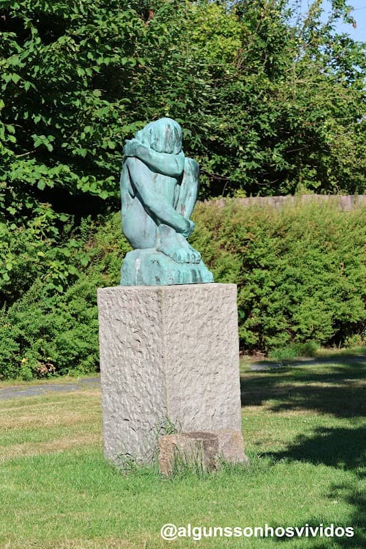 Statue - Image 1