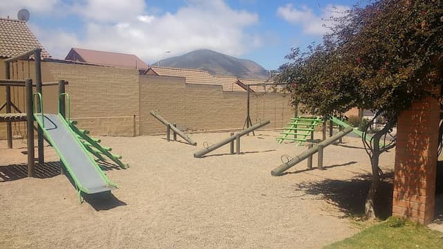 Plaza Escritor Enrique Linh - Image 1