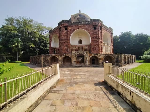 Meer Nawab Shah Saiyed Qutubuddin Tomb - Image 1