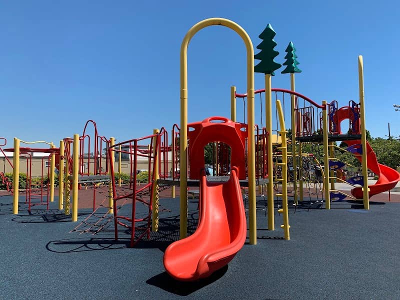 Esquimalt Adventure Water Park - Image 2