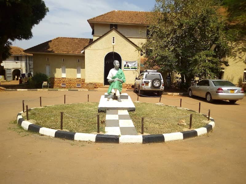 Nkurumah Hall Statue - Image 1