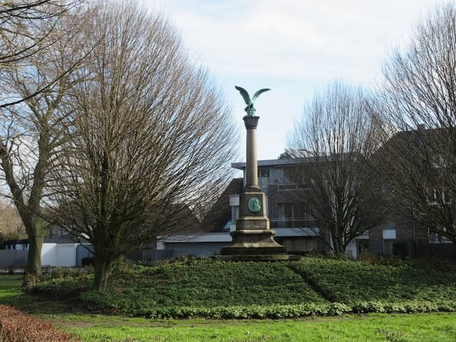 Kriegerdenkmal Hüls - Image 1