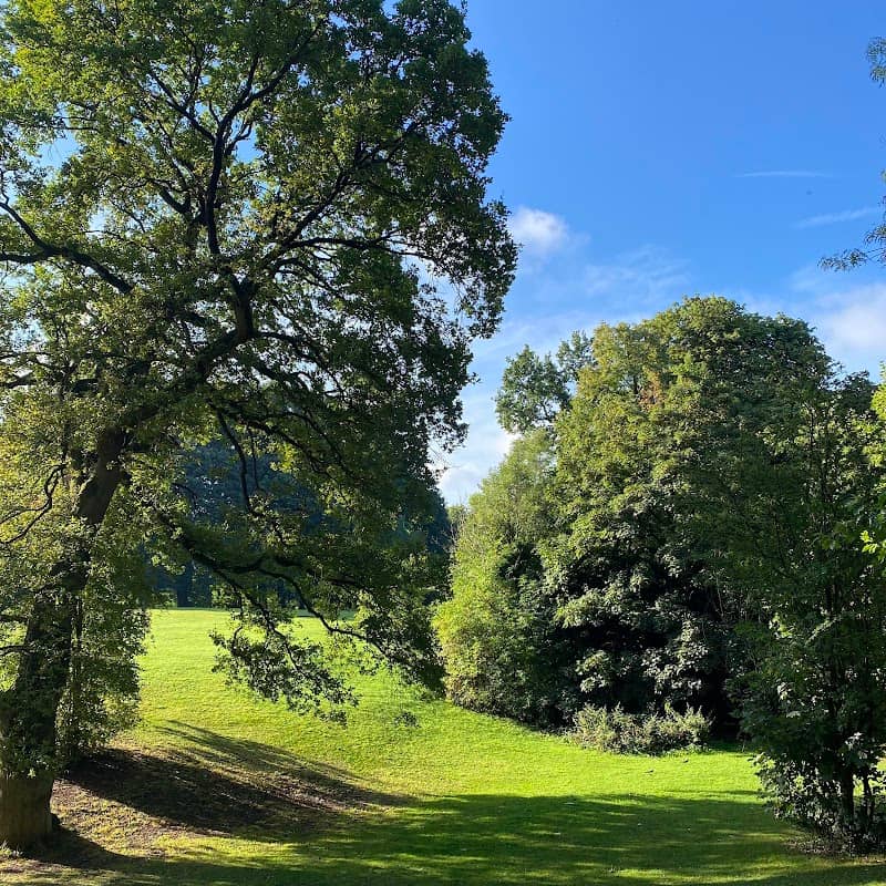 Hurst Grange Park - Image 1