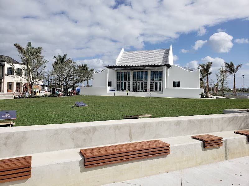 Downtown Wellen Great Lawn - Image 2