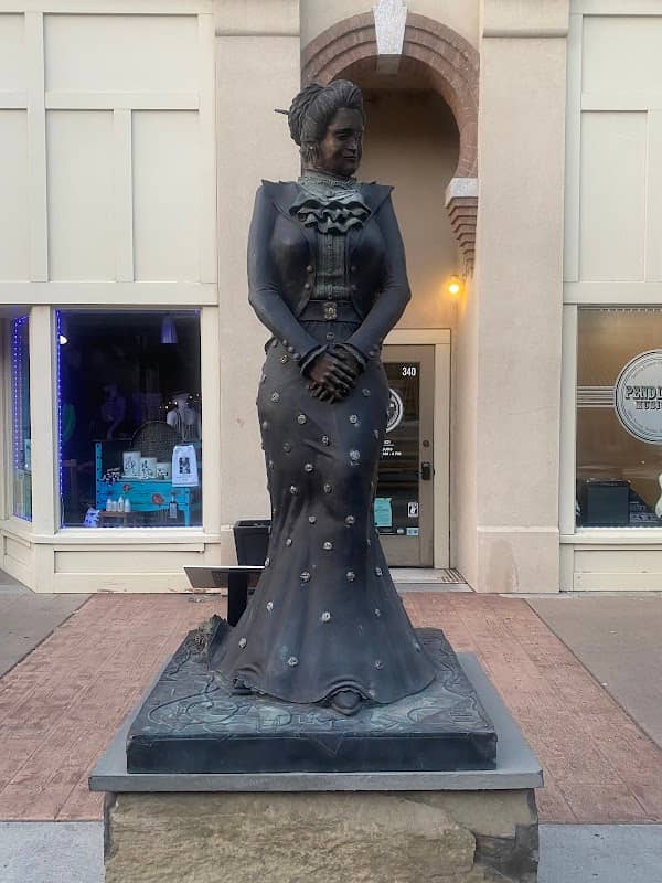 Aura Goodwin Raley "Mother of Pendleton" Statue - Image 1