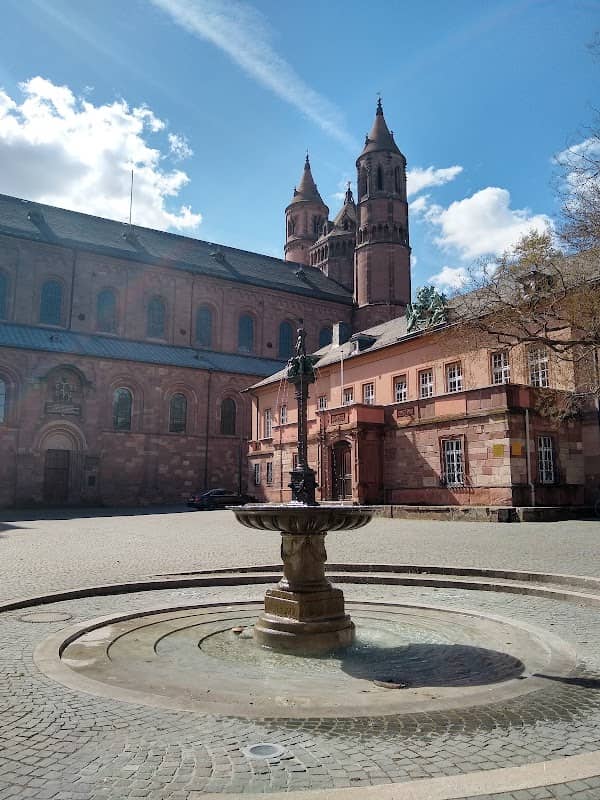 Brunnen am Schlossplatz - Image 1