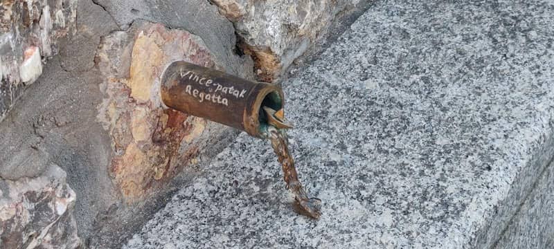 Kifolyó miniszobor - Image 1