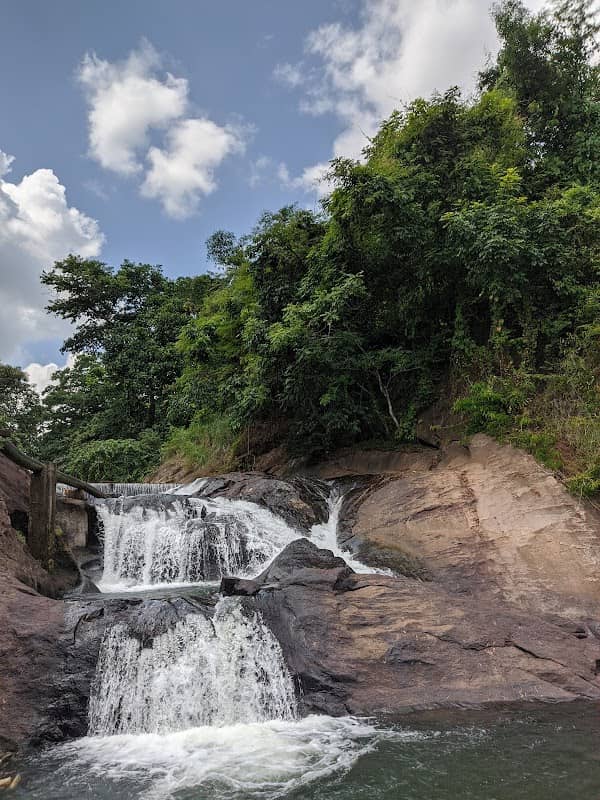 Aruvikuthu Waterfalls - Image 1