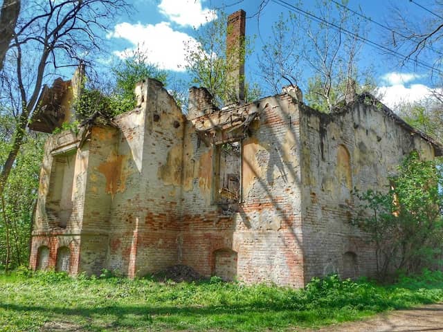 Pozostatky kaštiela - Image 1
