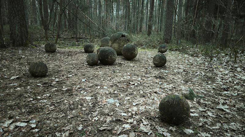 "Kugelrunde " Kunstwerk am Kunstweg - Image 1