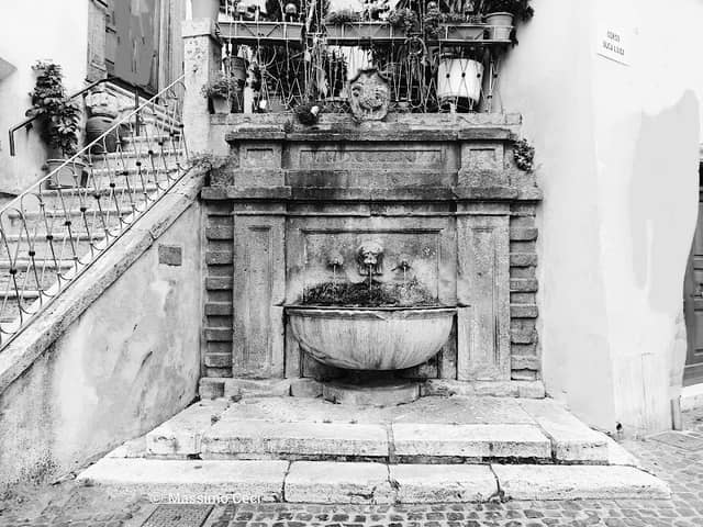 Fontana delle tre cannelle - Image 1