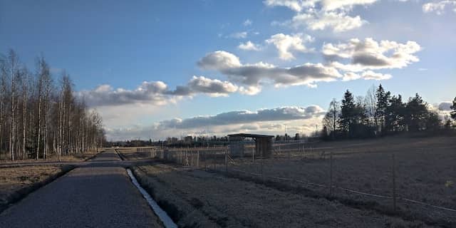 Tikkurilan Keskuspuiston lammasaitta - Image 2