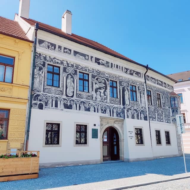 Painted house - Image 1