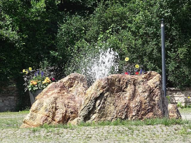 kleiner Park mit Heinrich-Mörtel-Brunnen - Image 1