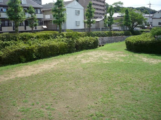 Akama Park - Image 1